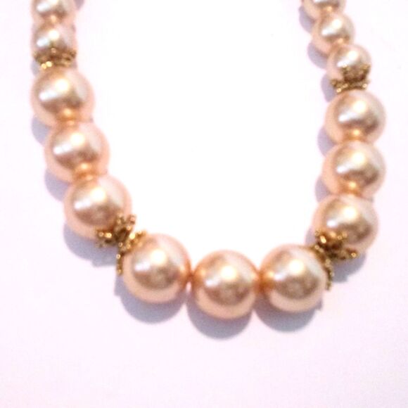 Vintage Chunky Gold Accented Graduated Champagne Colored Faux Pearl Necklace - Picture 5 of 6